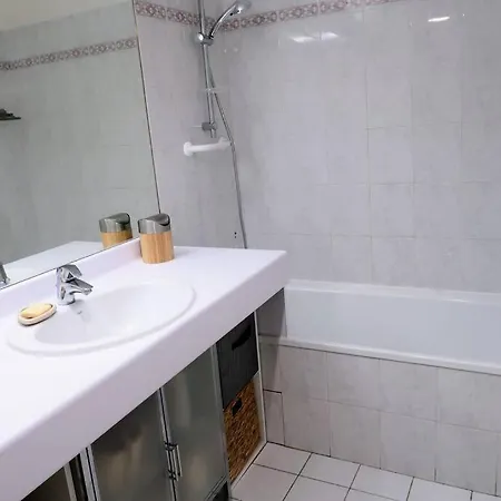 Centre Avec Piscine Et Parking Prive Apartamento