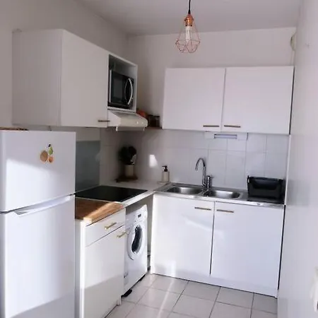 Centre Avec Piscine Et Parking Prive Hyeres